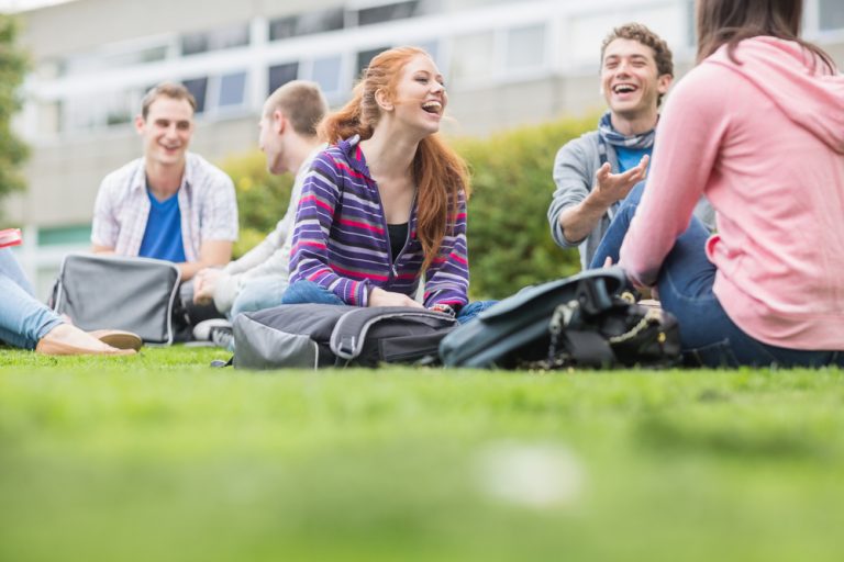 Mode : Le code vestimentaire pour un entretien de stage pour filles et garçons