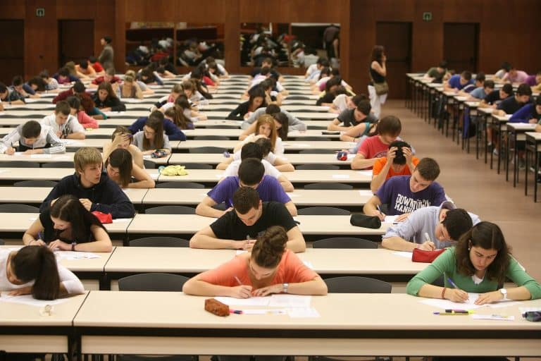Examen : inscription pour obtenir un BTS