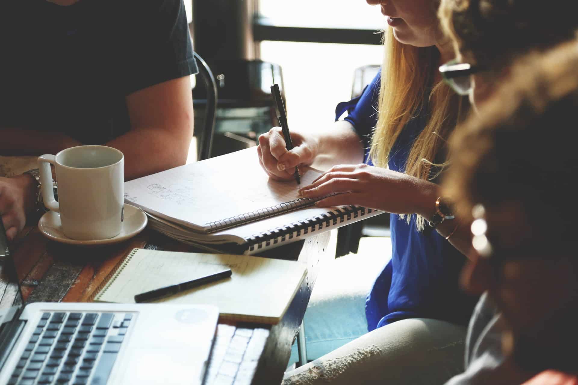 Salon étudiant : bien équiper votre stand
