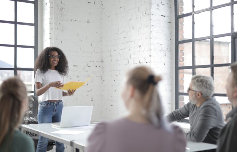Comment relever les défis de la formation intergénérationnelle dans les entreprises ?