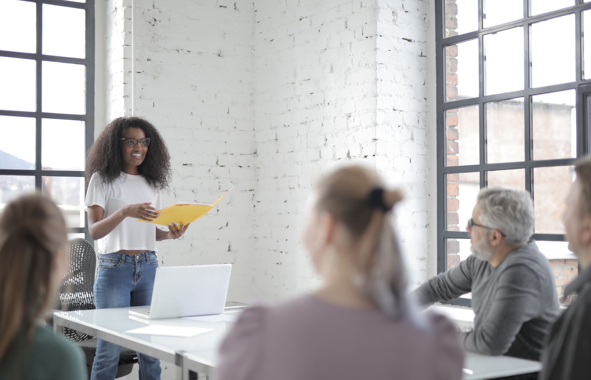 Comment relever les défis de la formation intergénérationnelle dans les entreprises ?