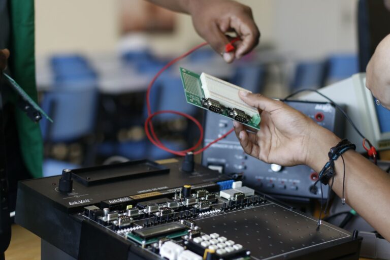 Comment acquérir des compétences techniques pour bâtir une carrière solide ?