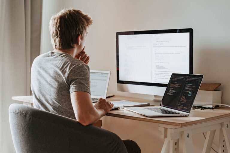 Quelles compétences essentielles pour l&rsquo;avenir dans le génie informatique ?