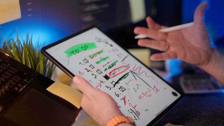 Comment assurer une interface intuitive en design d&rsquo;expérience utilisateur ?