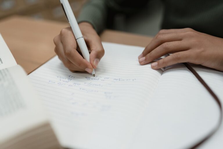 Faut-il prendre des notes à la main ou sur ordinateur ?