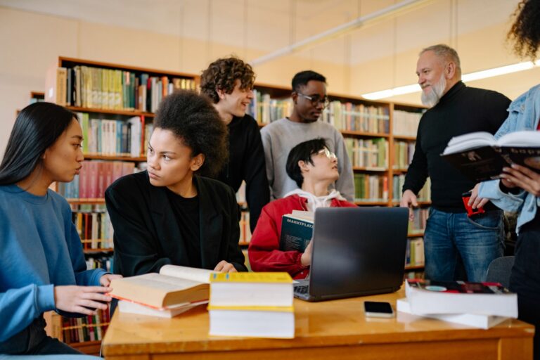 Coût de la vie étudiante en 2026 : le reste à charge atteint 1 300 euros par mois